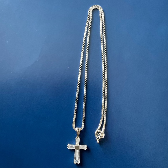 CROSS WITH TAPERED BAGUETTE  CUT CLEAR STONES AND SILVER on a  SILVER CHAIN - Picture 6 of 6